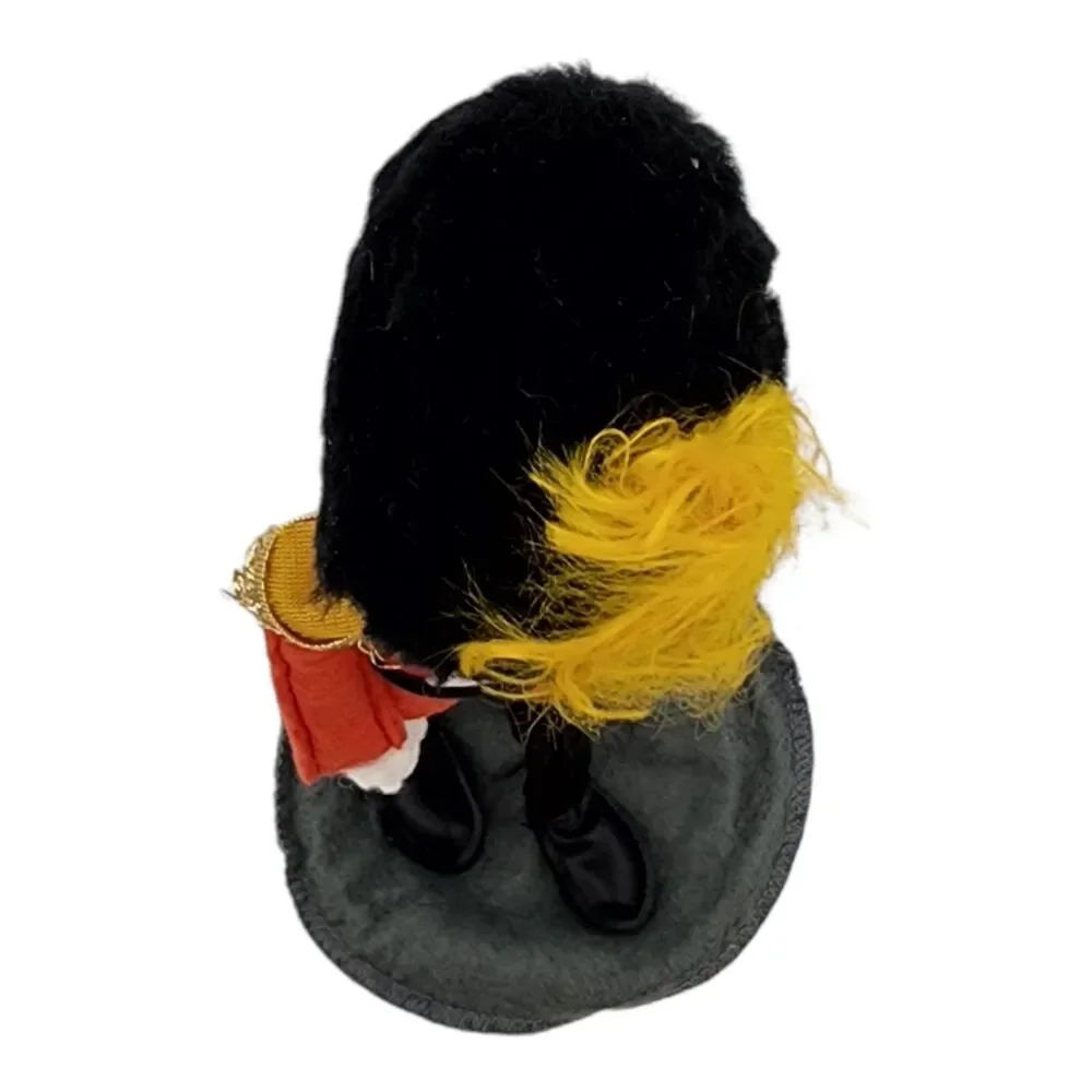 Vintage 1989 Annalee British Queen's Guard 11